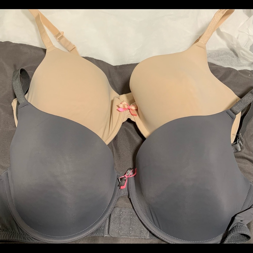 Bundle of 2 Xhilaration   per t shirt bras 38 D